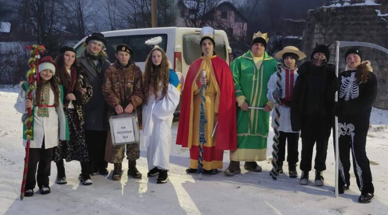 У селі Майдан молодіжний вертеп заколядував 35 тис. 500 грн на потреби ЗСУ