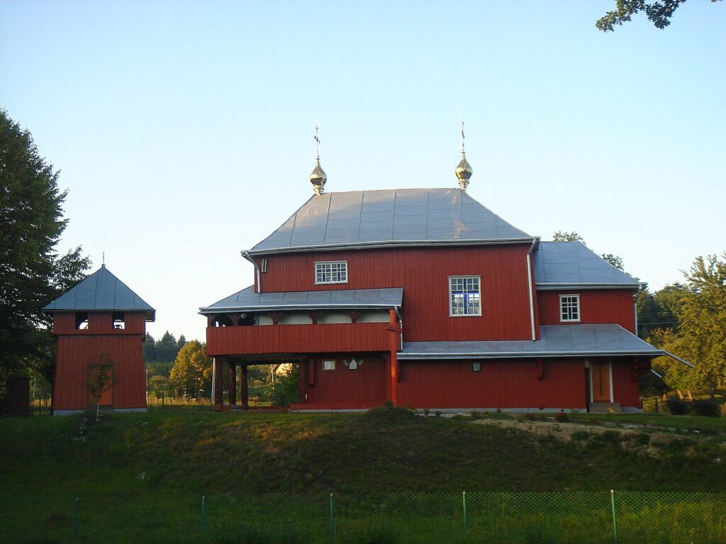 Церква в селі Монастир-Лішнянський