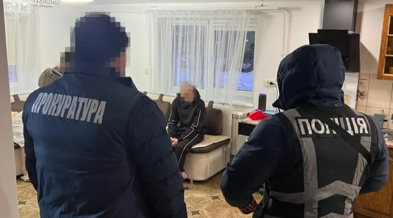 Трьох чоловіків викрили на вимаганні грошей у мешканця Борислава