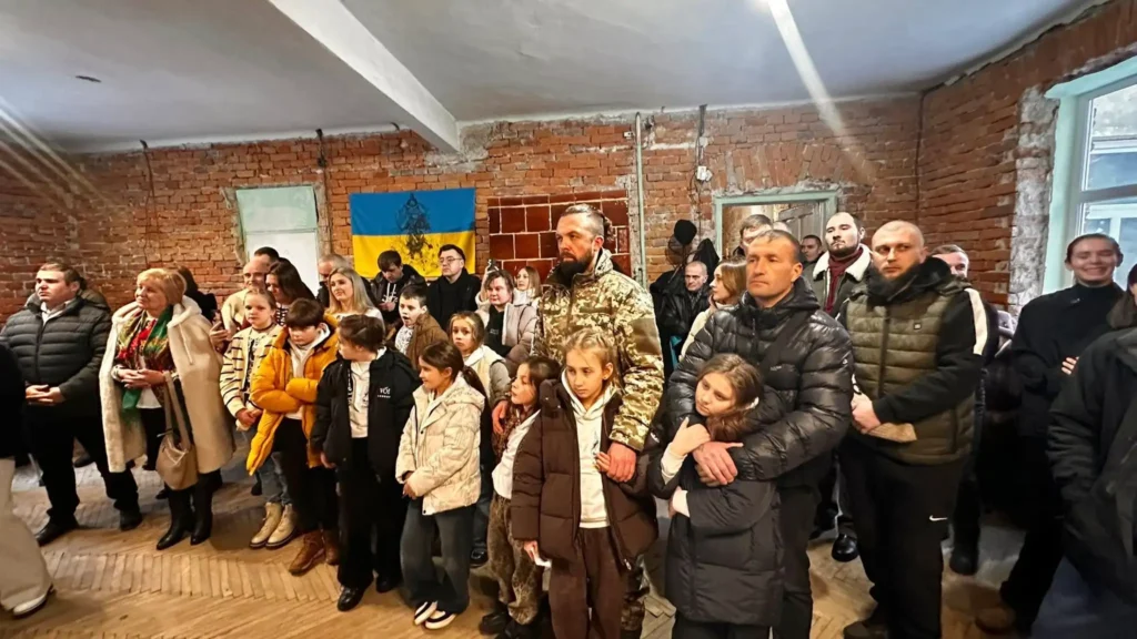 "Ці ікони бачили багато болю, сліз і страждань", - ветеран Назарій Бермес провів першу персональну виставку-аукціон 2 "Ці ікони бачили багато болю, сліз і страждань", - ветеран Назарій Бермес провів першу персональну виставку-аукціон