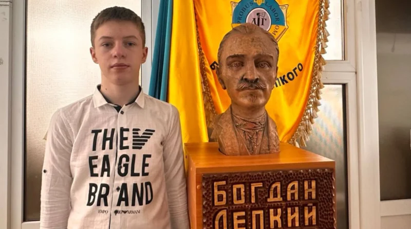 «Предмети самі мене захопили»: як дрогобичанин Денис Красінський тричі переміг на обласних олімпіадах