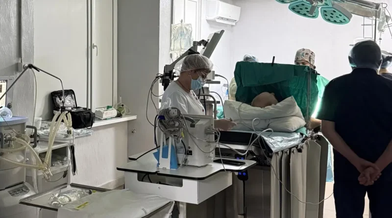 Дрогобицькі урологи провели кілька операцій на штучному сечовому міхурі 77-річного пацієнта