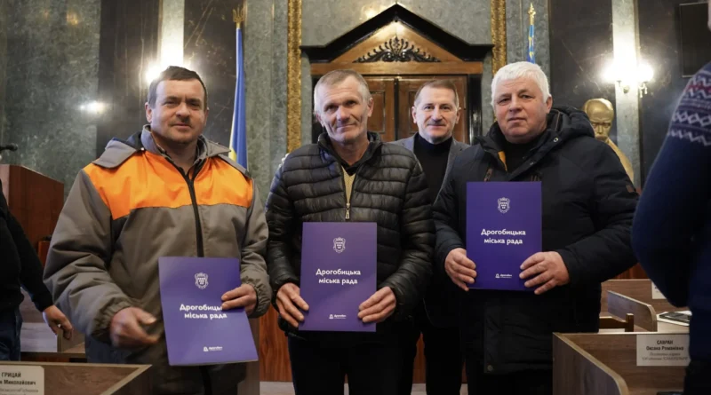Дрогобичани допомагали відновлювати теплопостачання у Києві після обстрілів