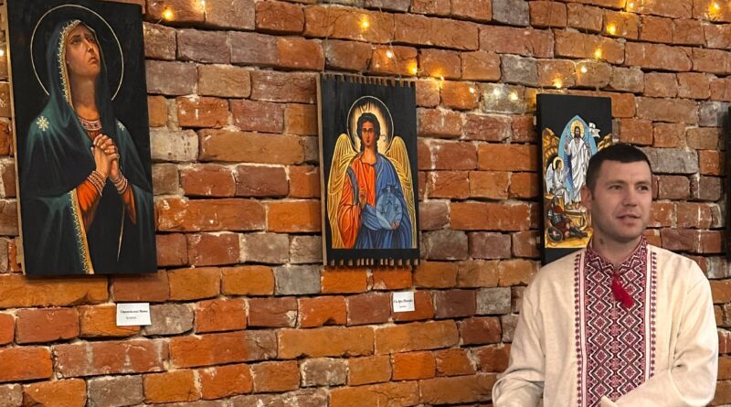 "Ці ікони бачили багато болю, сліз і страждань", - ветеран Назарій Бермес повів першу персональну виставку-аукціон