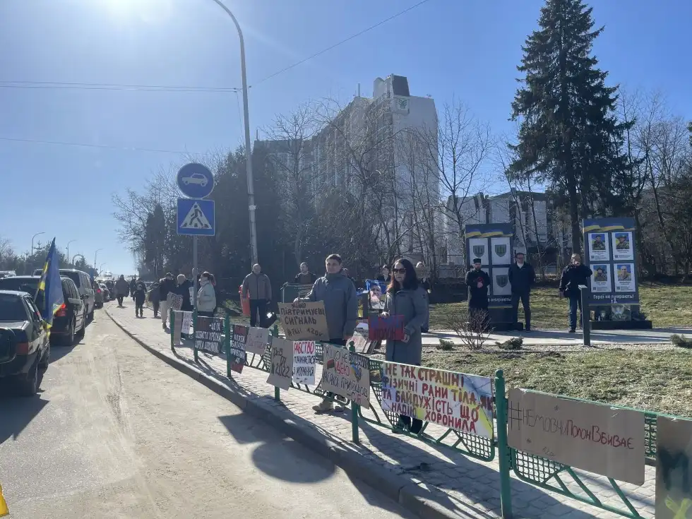 На підтримку полонених і зниклих безвісти воїнів у Дрогобичі провели автопробіг