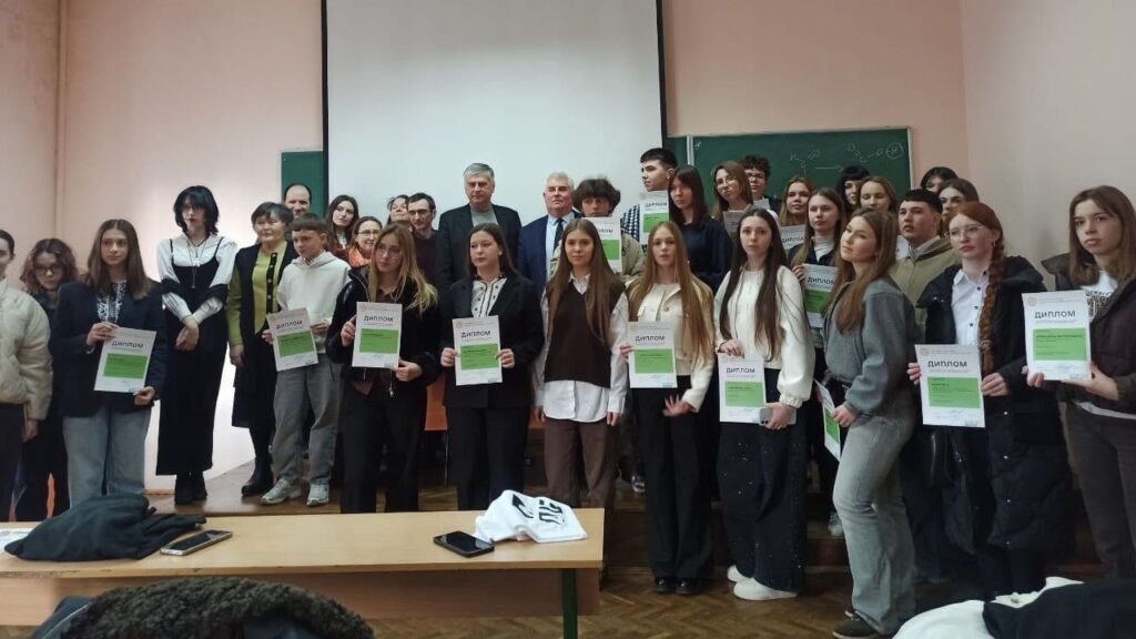 Учні обласного ліцею Дрогобича здобули 17 призових місць на конкурсі МАН