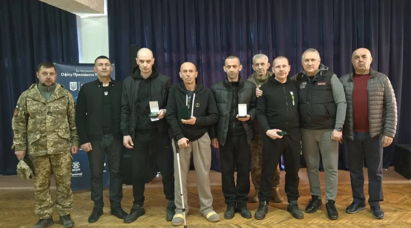 У День добровольця на Дрогобиччині нагородили військових, повернених з полону