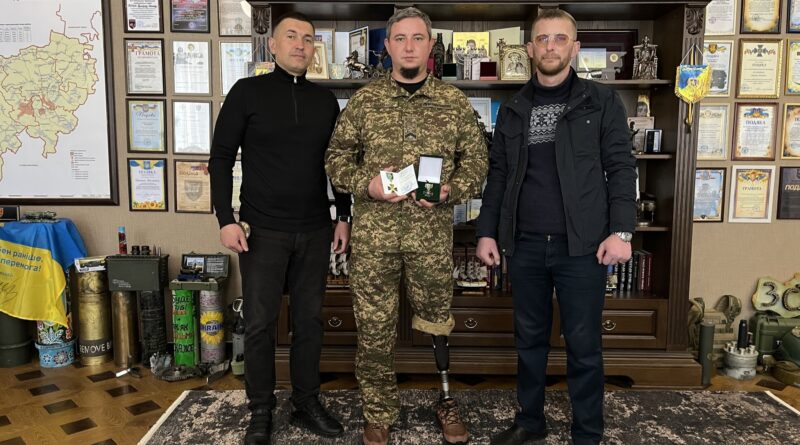 DrogMedia Підірвався на міні і пережив 12 операцій: у Дрогобичі нагородили захисника