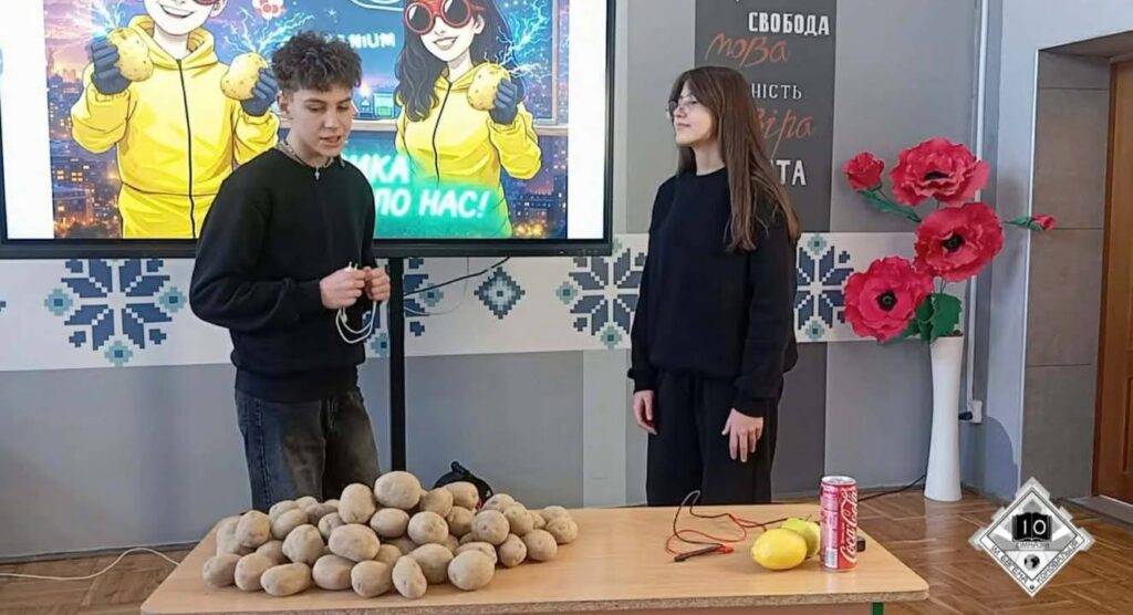 Як команда Гімназії №10 з Дрогобича видобула електрику з картоплі та підкорила Україну 3 DrogMedia Як команда Гімназії №10 з Дрогобича видобула електрику з картоплі та підкорила Україну