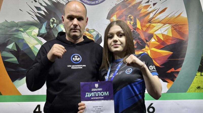 DrogMedia Армрестлерка з Борислава виборола два «золота» чемпіонату України