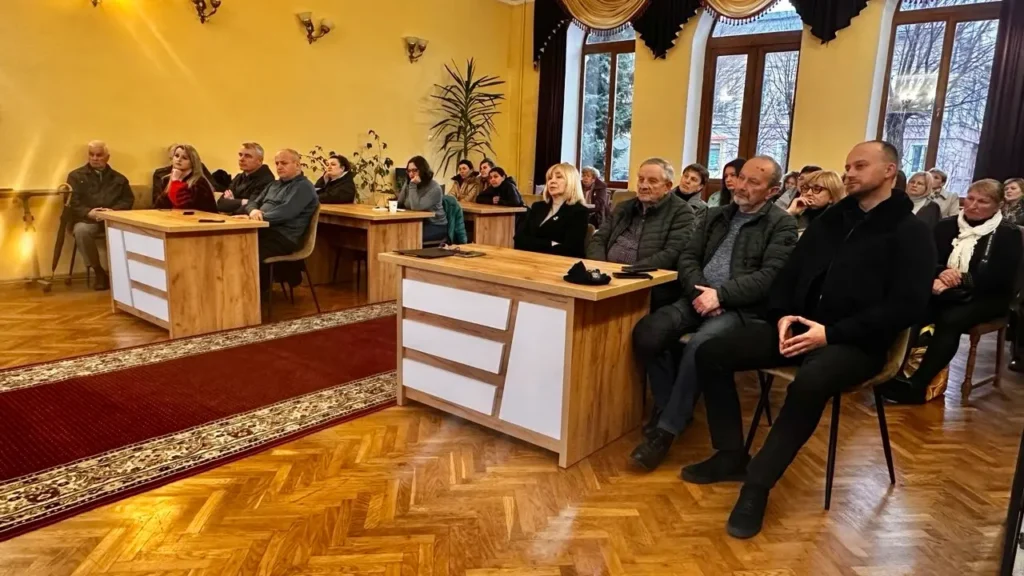 Шовкошитний у Дрогобичі: «Мої читачі - не ті, хто перепливає Тису, мої читачі захищають Україну» 2 Шовкошитний у Дрогобичі: «Це не ті, хто тікає, а ті, хто захищає Україну»