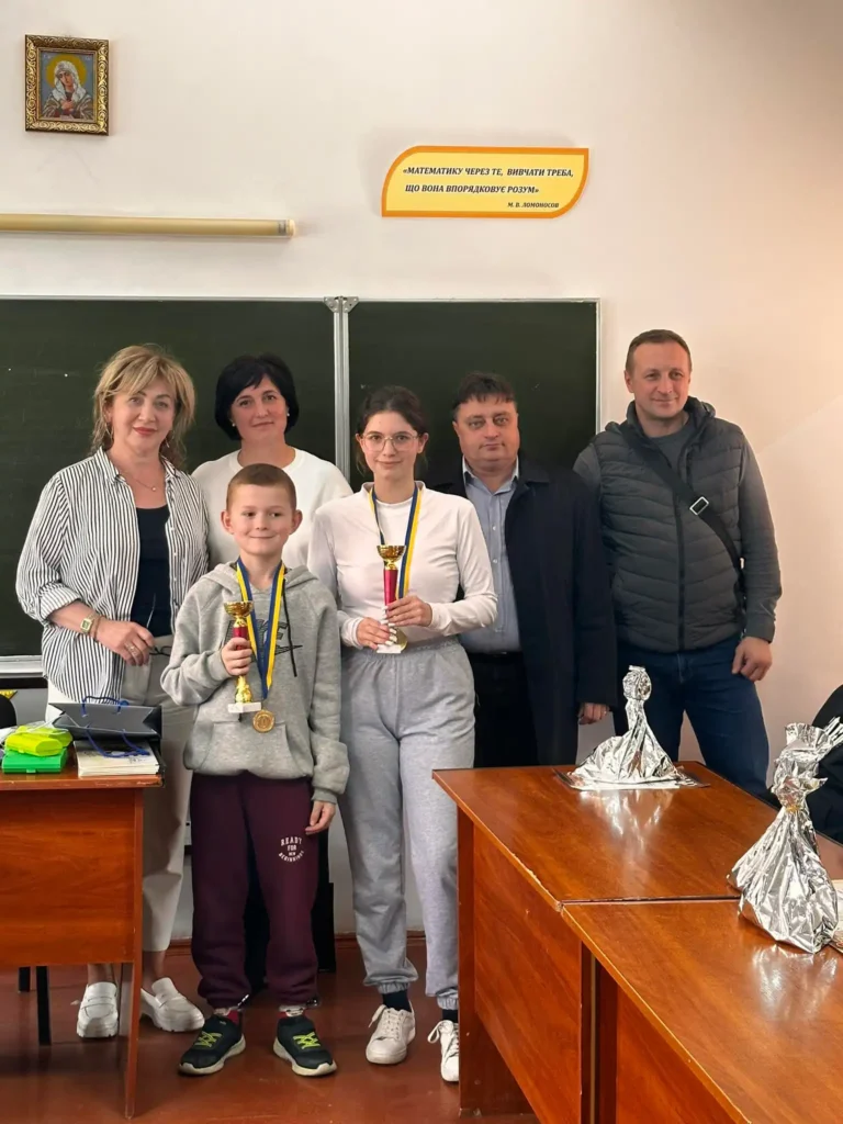 Для учнів Нагуєвицької спецшколи провели шашковий турнір з першорозрядниками 3 Для учнів Нагуєвицької спецшколи провели шашковий турнір з першорозрядниками