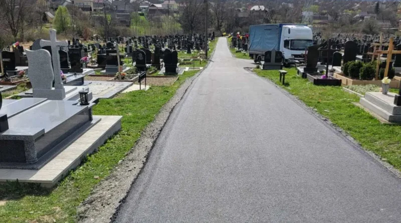 У Стебнику оновили центральну дорогу на кладовищі