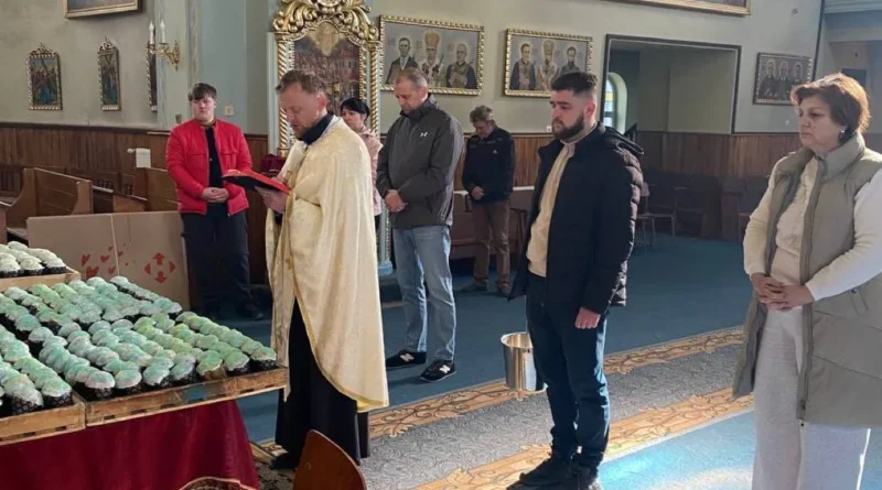 Символ вдячності: з Дрогобиччини передали 500 пасок для захисників