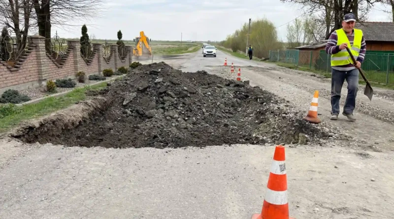 Триває ремонт дороги Дрогобич-Комарно