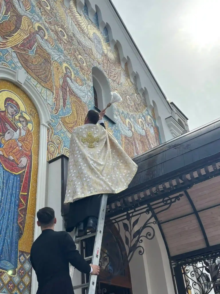У Трускавці освятили мозаїчну композицію храму святого Миколая Чудотворця 2 DrogMedia У Трускавці освятили мозаїчну композицію храму святого Миколая Чудотворця