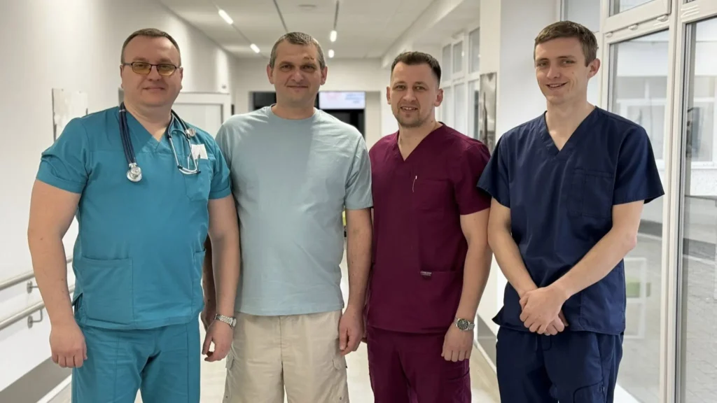У Львові врятували чоловіка з 10-сантиметровим уламком скла в легені після атаки БПЛА 2 У Львові лікарі врятували чоловіка з 10-сантиметровим уламком скла в легені після атаки БПЛА