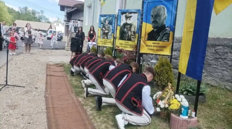 Алея Героїв, Орів