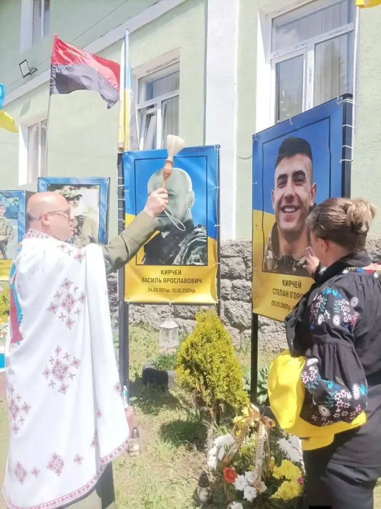 В Орові вшанували Героїв та зібрали 43 тис. грн на благодійному ярмарку 2 Орів, Алея Героїв