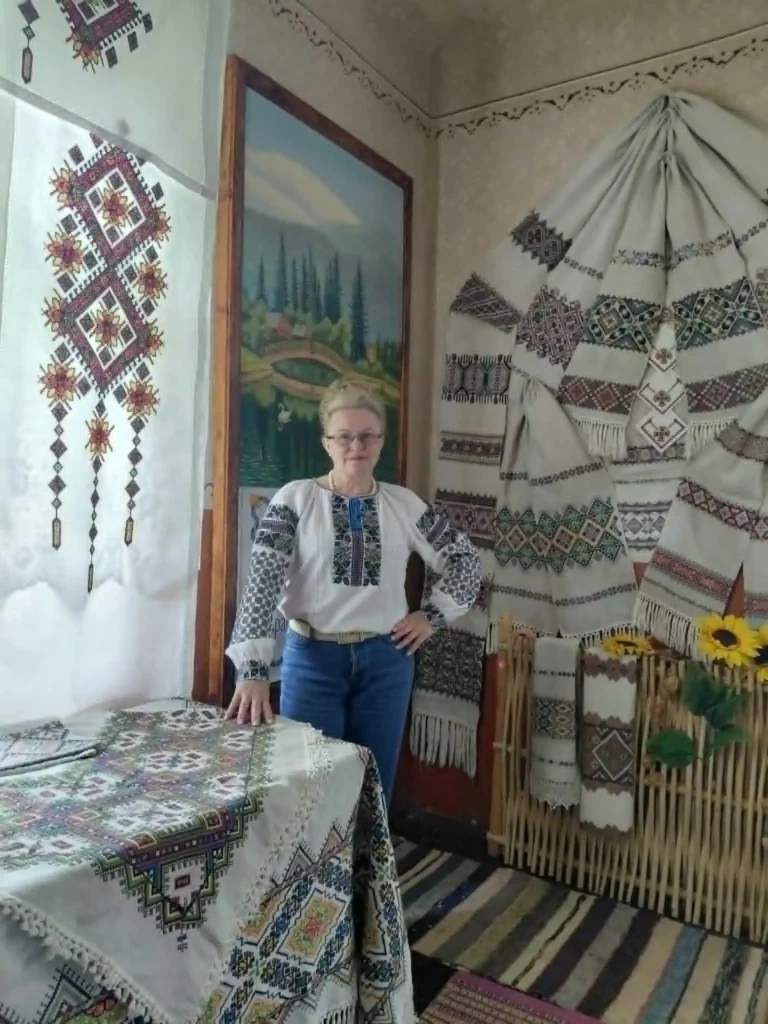 Пам’ять поколінь: у селі Майдан представили унікальне вишиття 1938 року 2 Галина Герилів