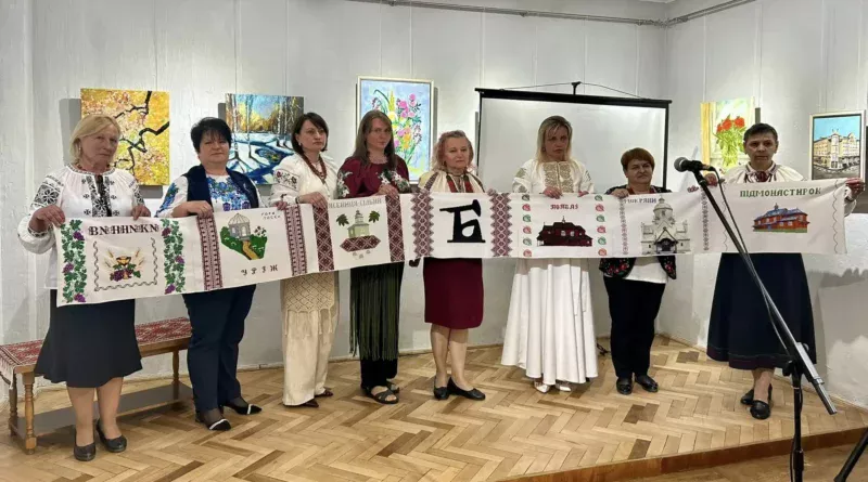 Вишиий рущник "Нитками єдності"
