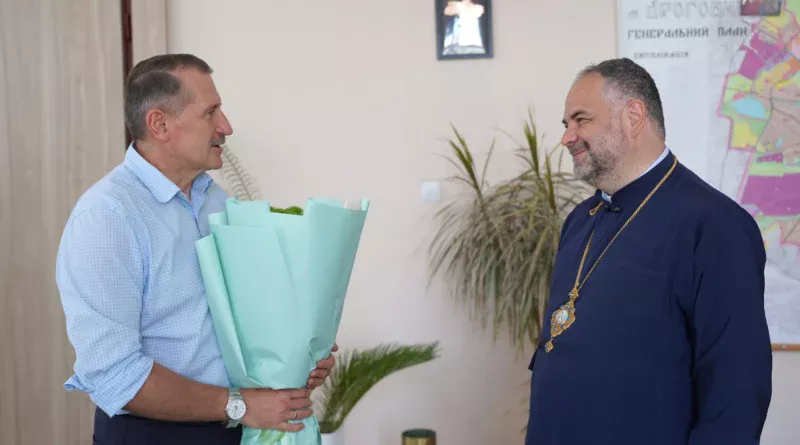 Владика Комар