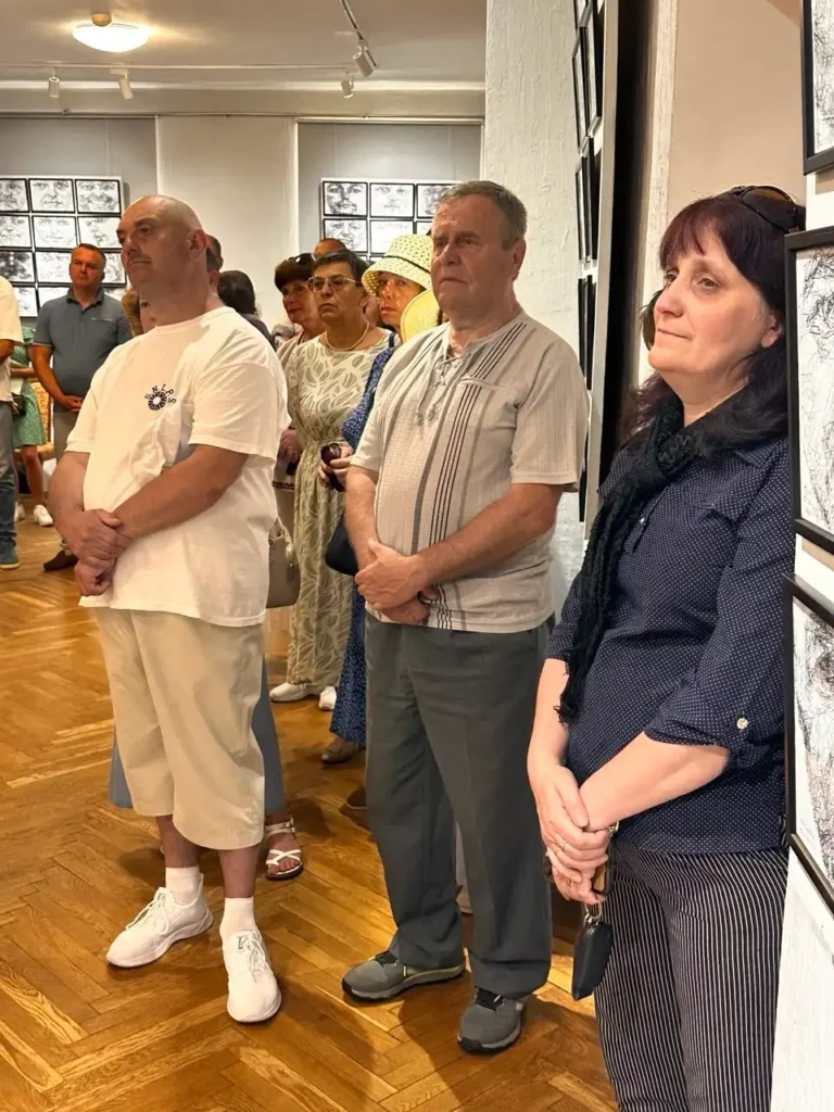DrogMedia Між колумбарієм та іконою: у Бориславі презентували унікальні портрети полеглих захисників