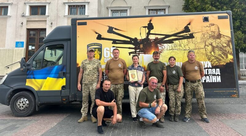 військові