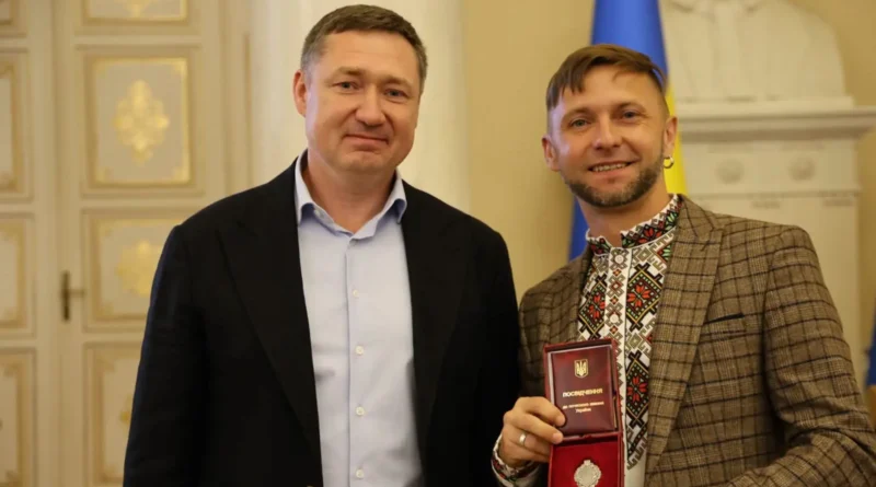 DrogMedia Актору театру ім.Ю.Дрогобича Юрію Федчуку вручили нагрудний знак «Заслужений артист України»