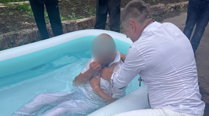 DrogMedia У Дрогобицькій виправній колонії провели водне хрещення засуджених