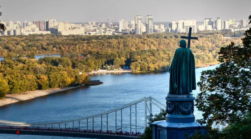 Сонце над Дніпром: як хрещення Русі