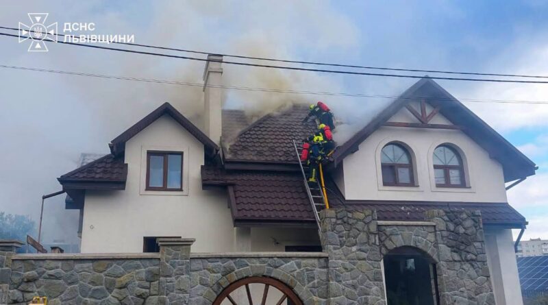 У Дрогобичі горів житловий будинок