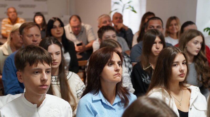 DrogMedia 30 юнаків та дівчат стали першими студентами Харківського медуніверситету в Дрогобичі