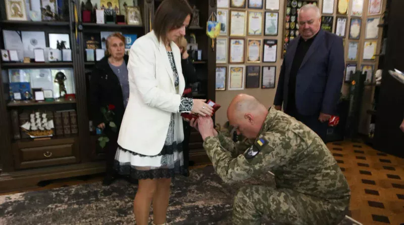 родинам чотирьох полеглих Героїв передали державні нагороди